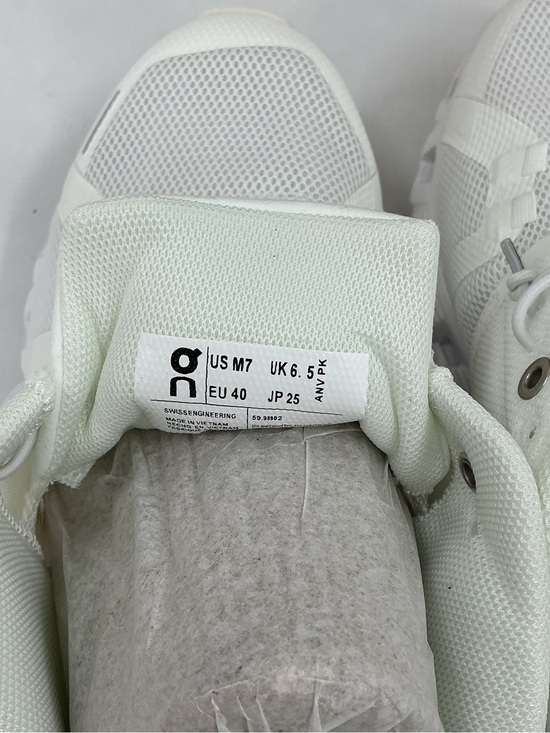 NWT On Running mens White Athletic Sneakers c125 main image 6